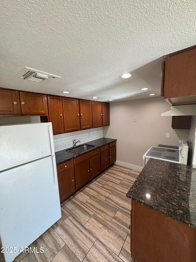 Building Photo - 6814 N 35th Ave