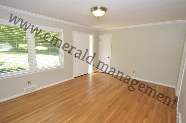 Building Photo - 2644 Harrington Dr