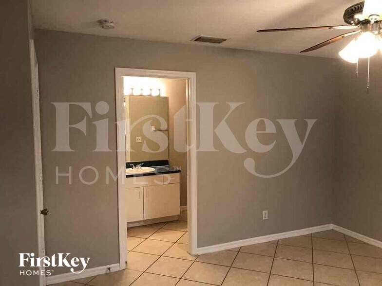 Building Photo - 4103 10th St SW