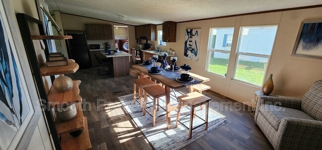 Building Photo - 7812 Fleetwood Dr