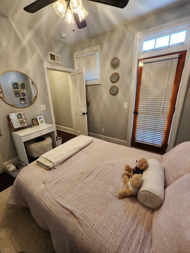 Building Photo - 109C