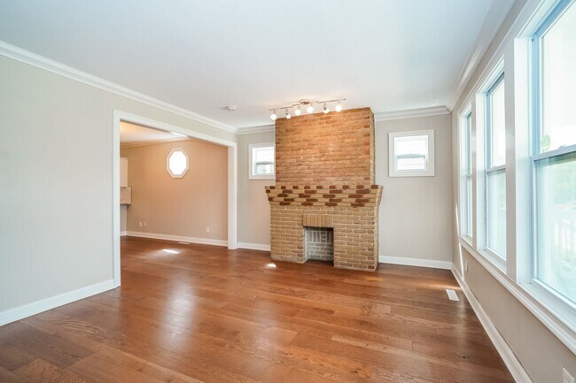 Building Photo - 764-766 Kelton Ave