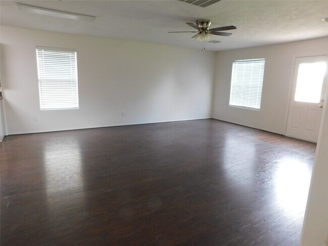 Building Photo - 19130 Yaupon Ranch Dr