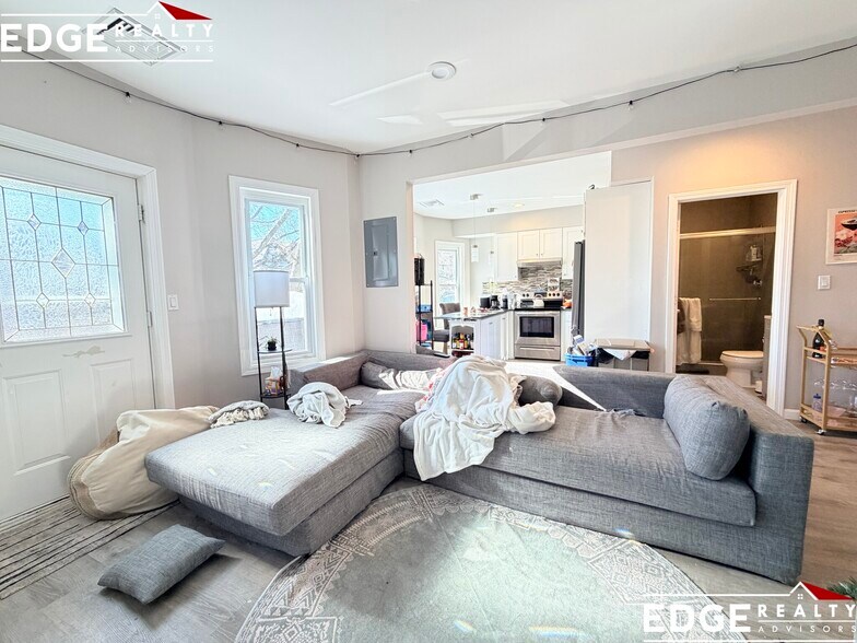 Building Photo - 39 Long Ave