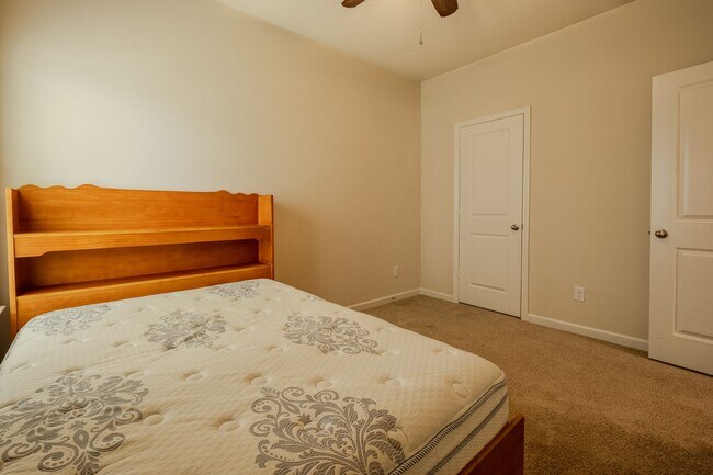 Building Photo - Move-In Ready 3BR Home | $2,100 with Lawncare or $2,000 Tenant Maintained