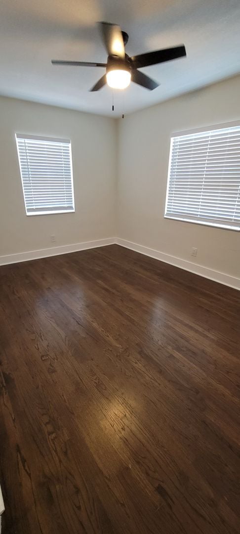 Building Photo - SPACIOUS 3 BEDROOM 2 BATH - ST. PETERSBURG, FL