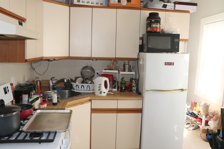 Building Photo - 8 Bishop Allen Dr