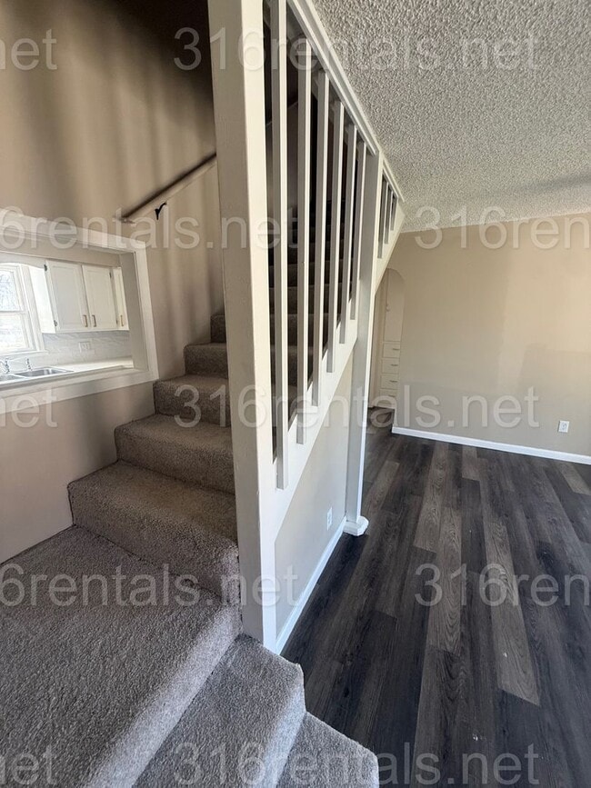 Building Photo - $1445 - 4 bedroom/ 2 bathroom - Single Family Home