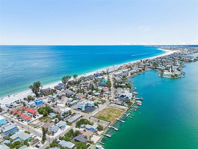 Building Photo - 8125 Bayshore Dr