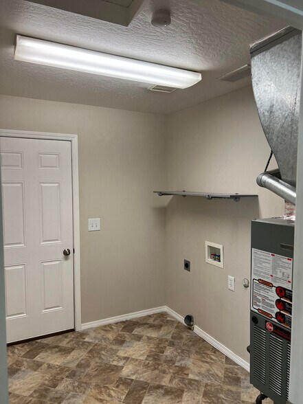 Building Photo - 1206 N 6th St