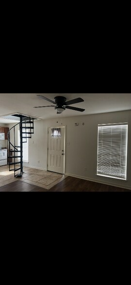 Building Photo - 664 Confederate Ridge Dr