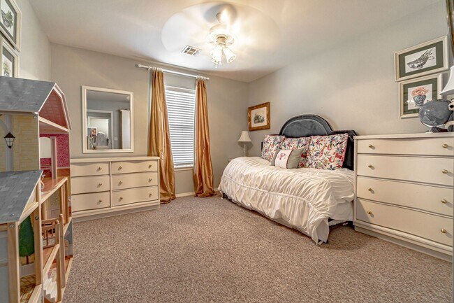 Building Photo - Beautiful Bentonville Home!