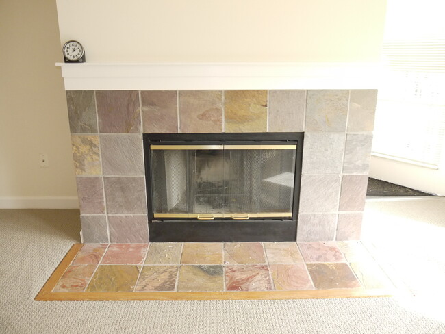 Building Photo - Spacious two bedroom, two bath corner unit condominium in North Beach