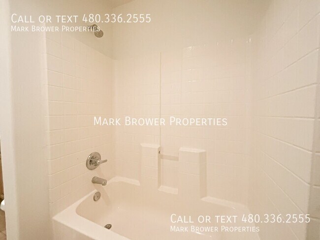 Building Photo - 1492 E Leaf Rd