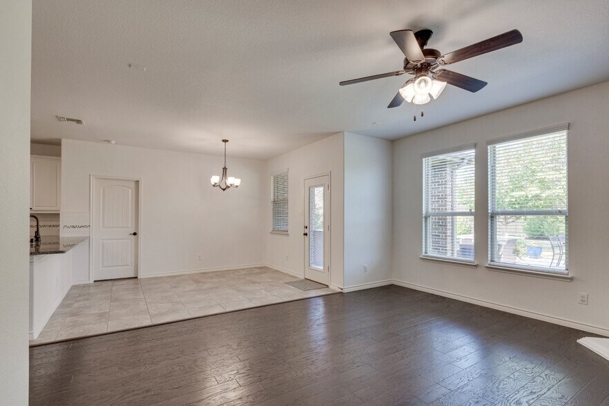 Building Photo - 3022 Maverick Dr