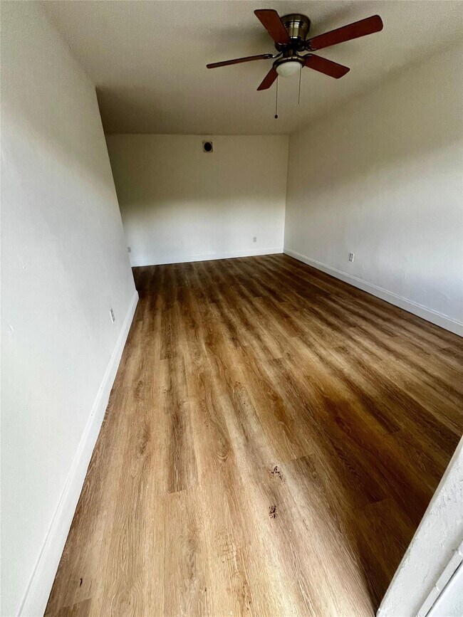 Building Photo - 747 NE 83rd Terrace