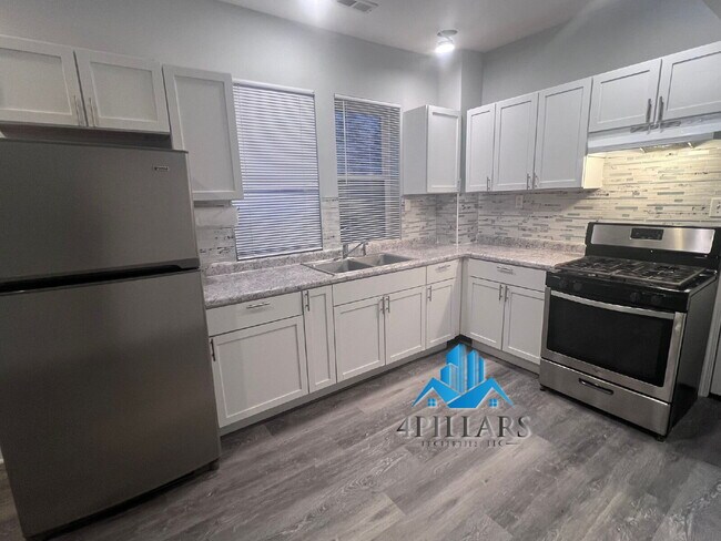 Building Photo - "Charming 3-Bed Gem in East Chicago – Spacious 1066 Sq Ft Retreat!"