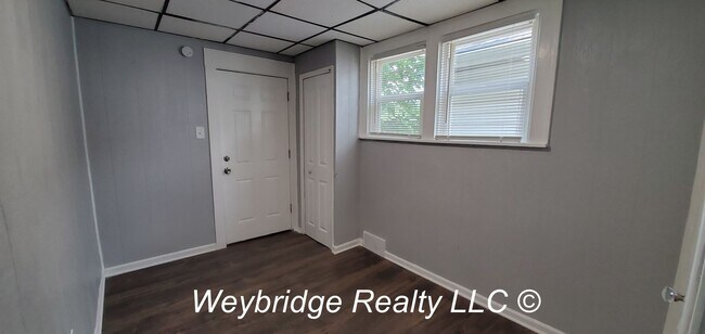 Building Photo - Spacious 3+ Bedroom Home in East Price Hill – Finished Basement & Large Backyard!