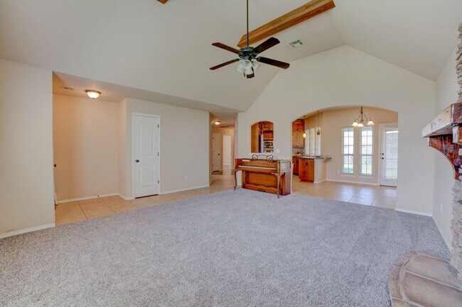 Building Photo - Tulsa Beauty Available Beginning of Januar...