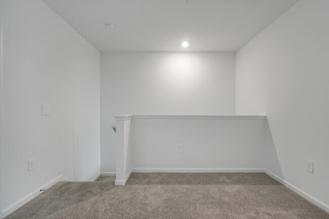 Building Photo - Beautiful New 3-Bedroom Townhome in Davenport — Includes Resort Pool, Modern Clubhouse & Family P...