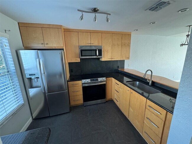 Building Photo - 2568 Woodgate Blvd