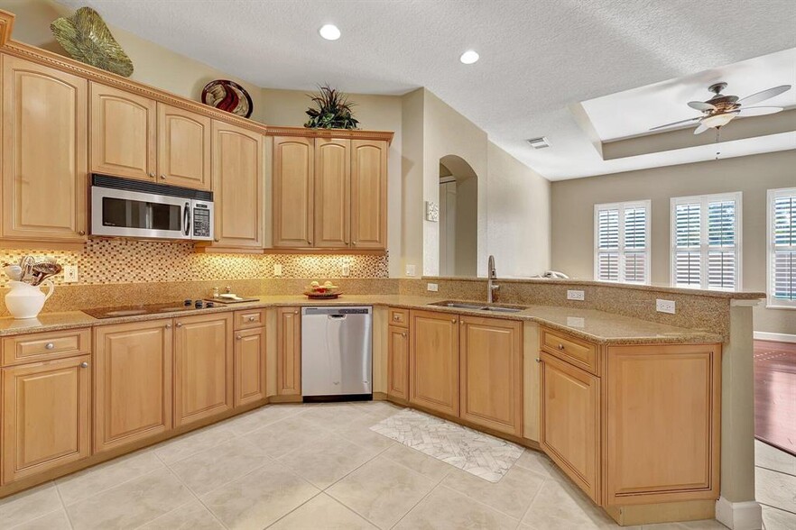 Building Photo - 827 SW Grand Reserves Blvd