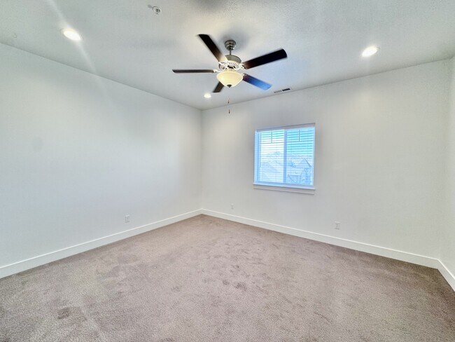 Building Photo - 63 S 300 W