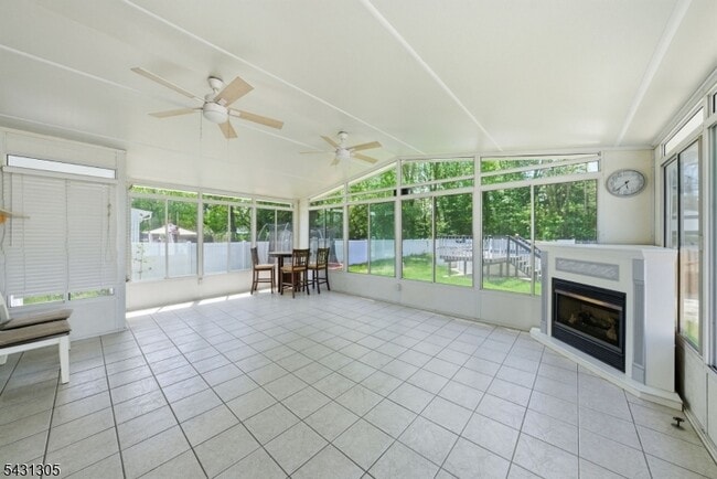 Building Photo - 587 Marlboro Rd