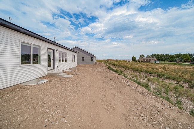 Building Photo - 485 E River Rd