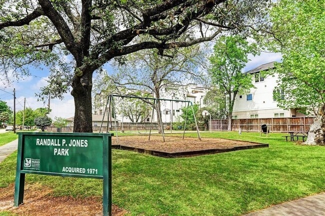 Building Photo - 1111 Edwards St