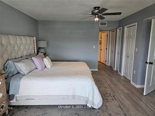 Building Photo - 6500 Sunset Way