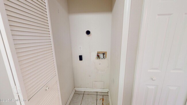 Building Photo - 9575 Amarante Cir