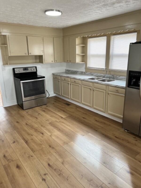 Building Photo - 711A W Eastland Ave