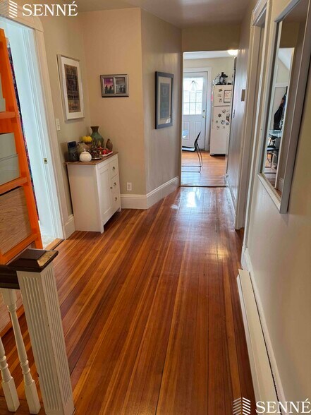 Building Photo - 33 Paulina St