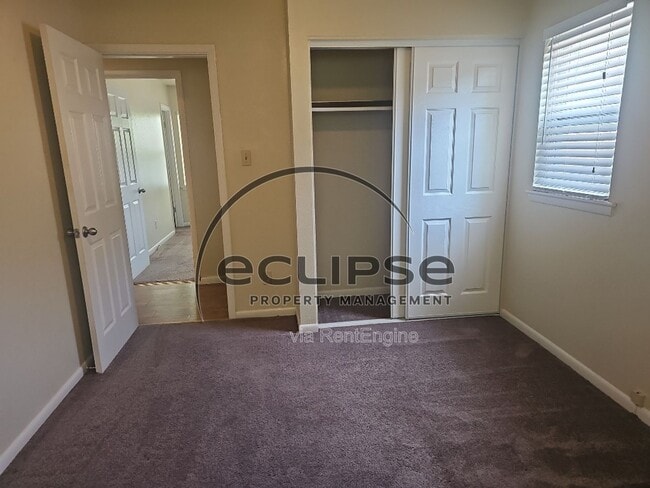 Building Photo - 717 Lee Dr