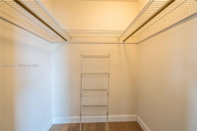 Building Photo - 9500 W Bay Harbor Dr