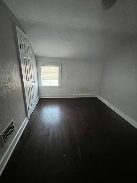 Building Photo - 5520 Haverhill St