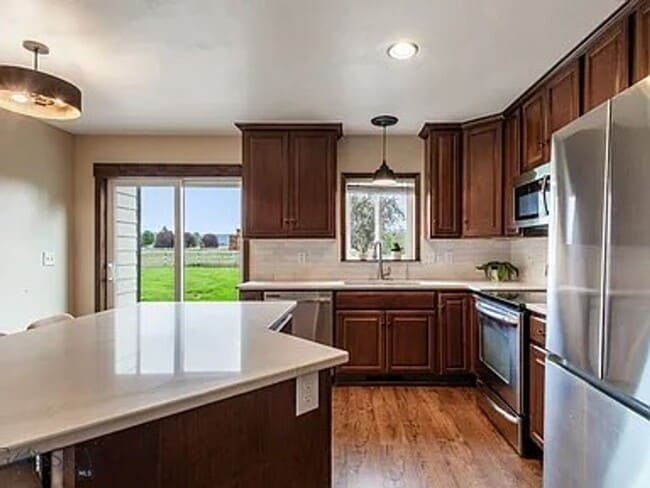 Building Photo - Cute House, Large Yard