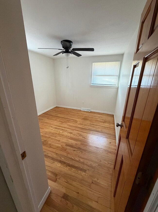 Building Photo - 8587 Caughdenoy Rd