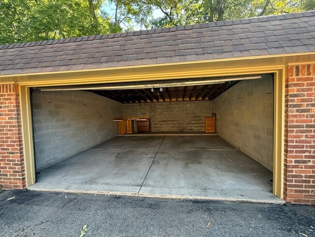 Building Photo - 2040 Cashin St