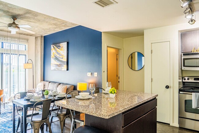 Building Photo - 333 E Roosevelt St