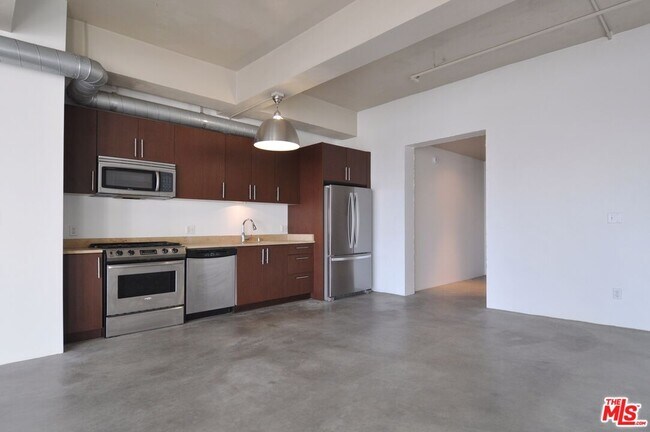 Building Photo - 849 S Broadway