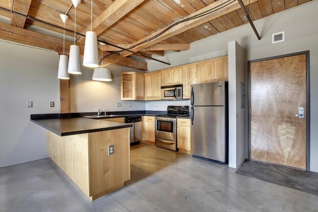 Building Photo - 127 5th St NE