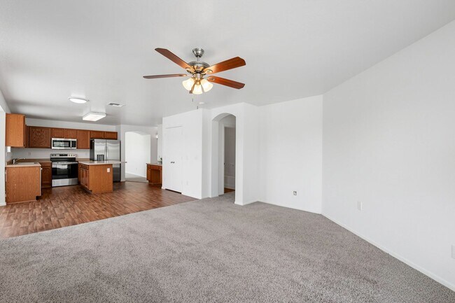 Building Photo - Freshly Updated 4 Bed | New Carpet, New Appliances & Open Layout