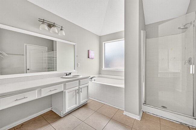 Building Photo - 5615 Brookhollow Oaks Trail