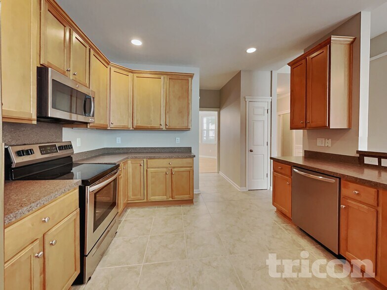 Building Photo - 15609 Carrington Ridge Dr