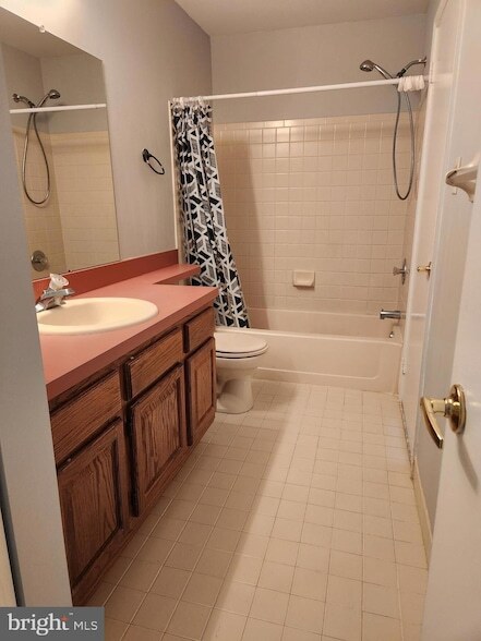 Building Photo - 206 Oliphant Ln