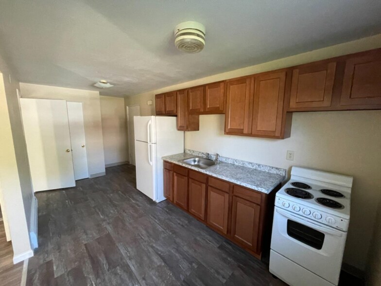 Building Photo - 13 Orchard Ave