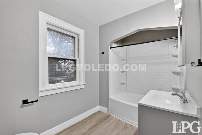 Building Photo - 2041 Loxley Rd