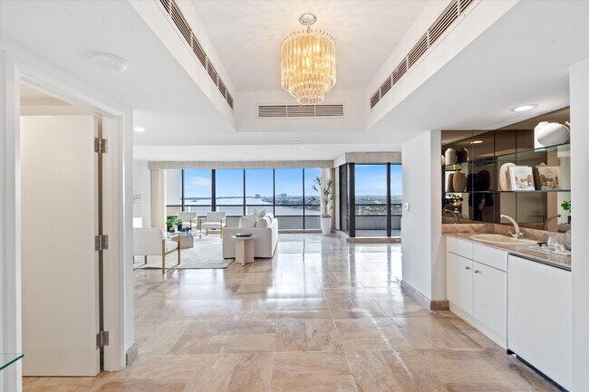 Building Photo - 100 Lakeshore Dr